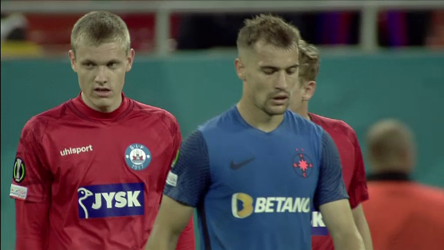 Fanii lui FCSB s-au săturat! Plecări în masă de la stadion, huiduieli și steaguri strânse de pe gard: 