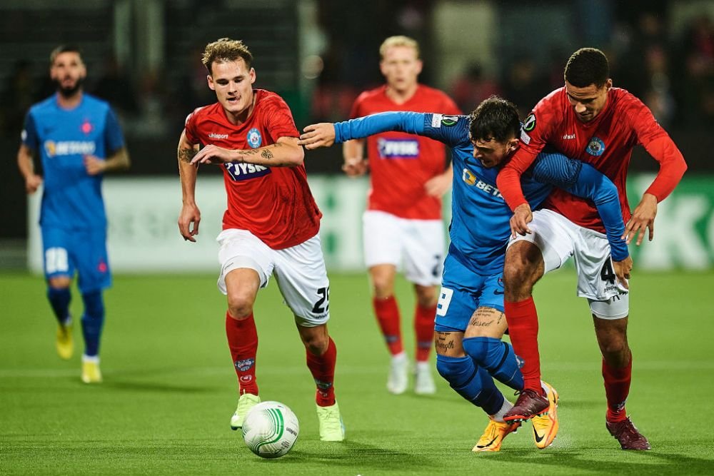 Danezii știu să joace și pe gazon natural! :) De la „știu să joace pe mochetă, e alt fotbal acolo” la instrucție pe Arena Națională_3