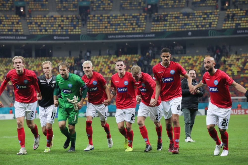 Danezii știu să joace și pe gazon natural! :) De la „știu să joace pe mochetă, e alt fotbal acolo” la instrucție pe Arena Națională_4