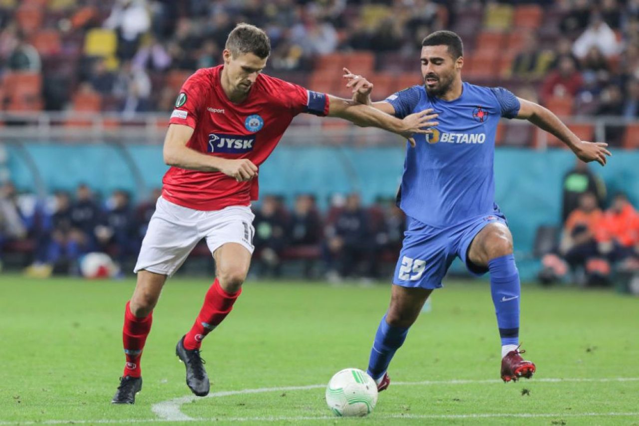 Danezii știu să joace și pe gazon natural! :) De la „știu să joace pe mochetă, e alt fotbal acolo” la instrucție pe Arena Națională_7