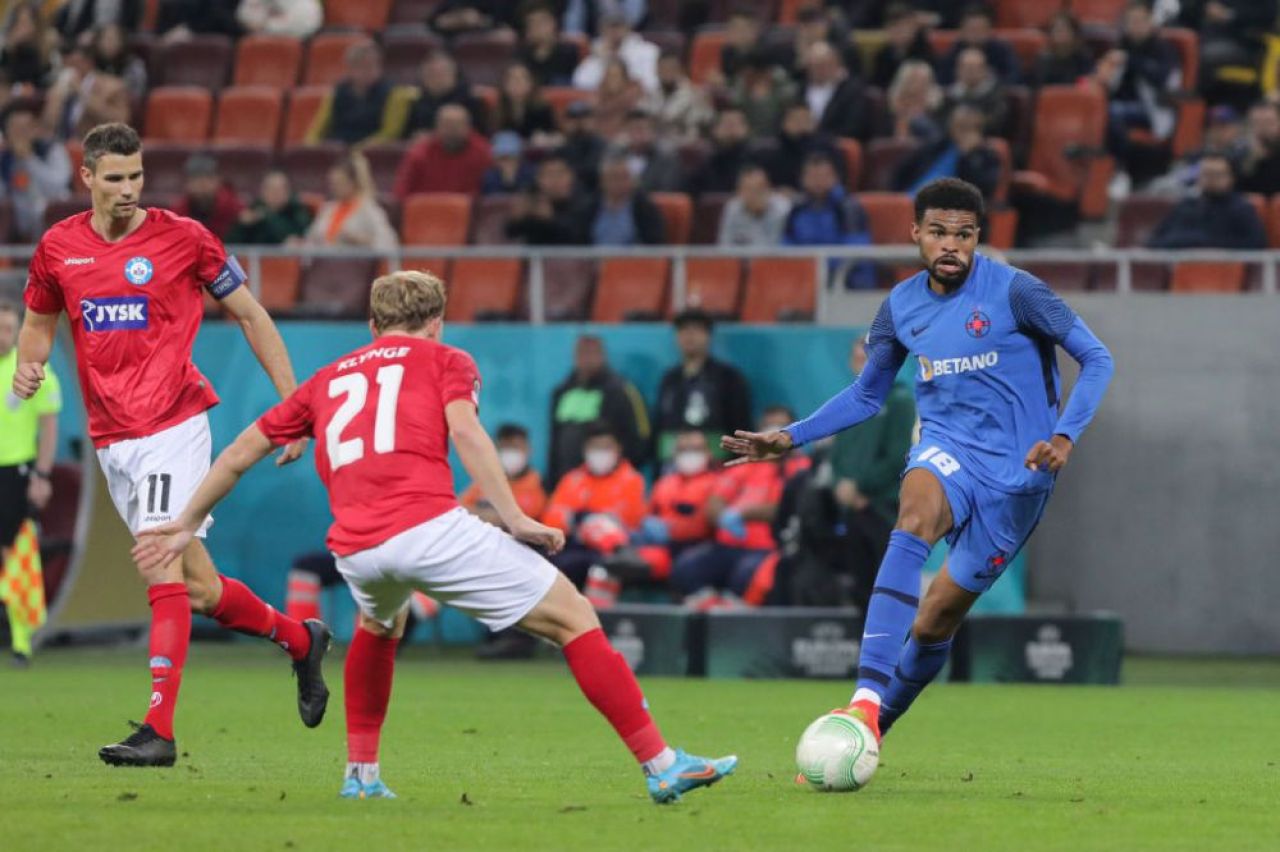 Danezii știu să joace și pe gazon natural! :) De la „știu să joace pe mochetă, e alt fotbal acolo” la instrucție pe Arena Națională_9