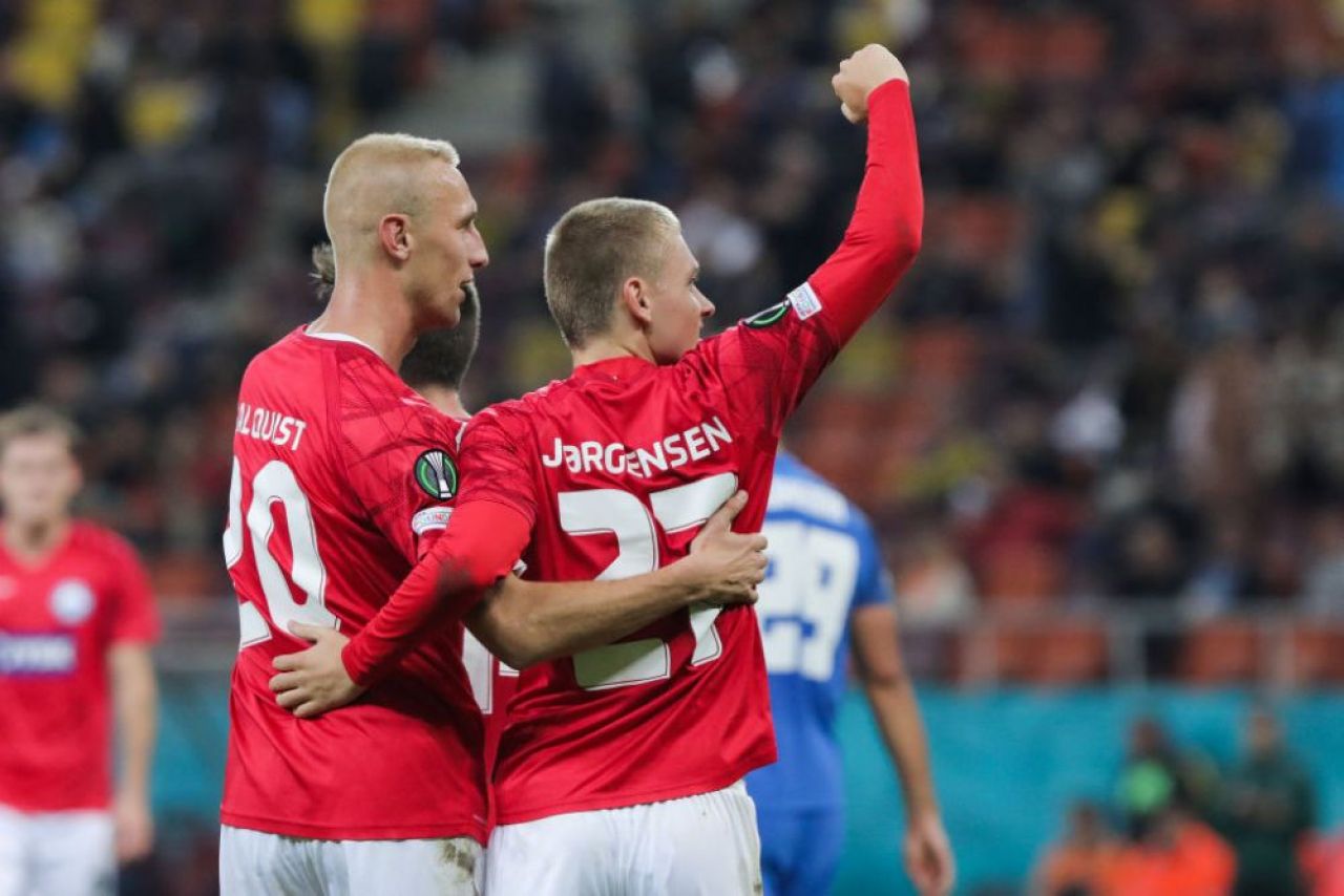 Danezii știu să joace și pe gazon natural! :) De la „știu să joace pe mochetă, e alt fotbal acolo” la instrucție pe Arena Națională_10