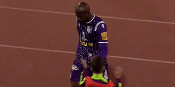 L-ai văzut, Gigi? Garita a scos un penalty după o cursă fantastică, dar a șutat lamentabil de la 11 metri, apoi a fost eliminat_14