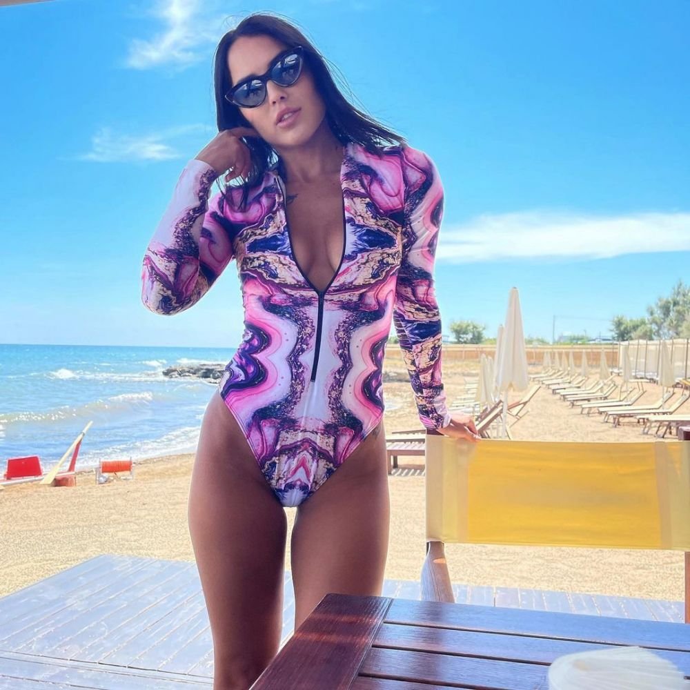 Ce postează Ioana Tamaș, una dintre cele mai sexy neveste de fotbaliști_14