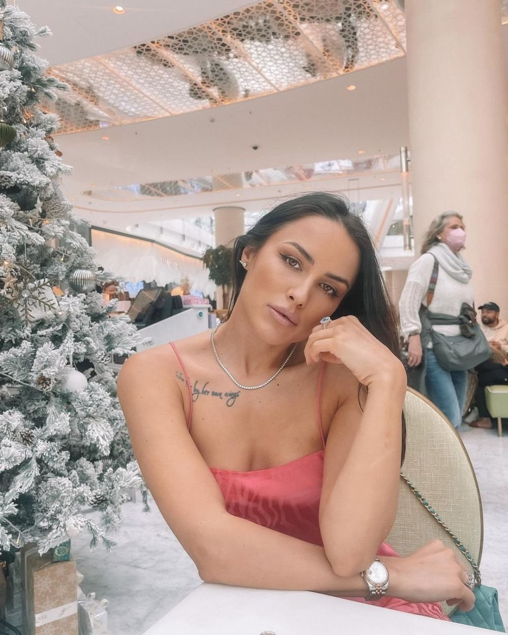 Ce postează Ioana Tamaș, una dintre cele mai sexy neveste de fotbaliști_19