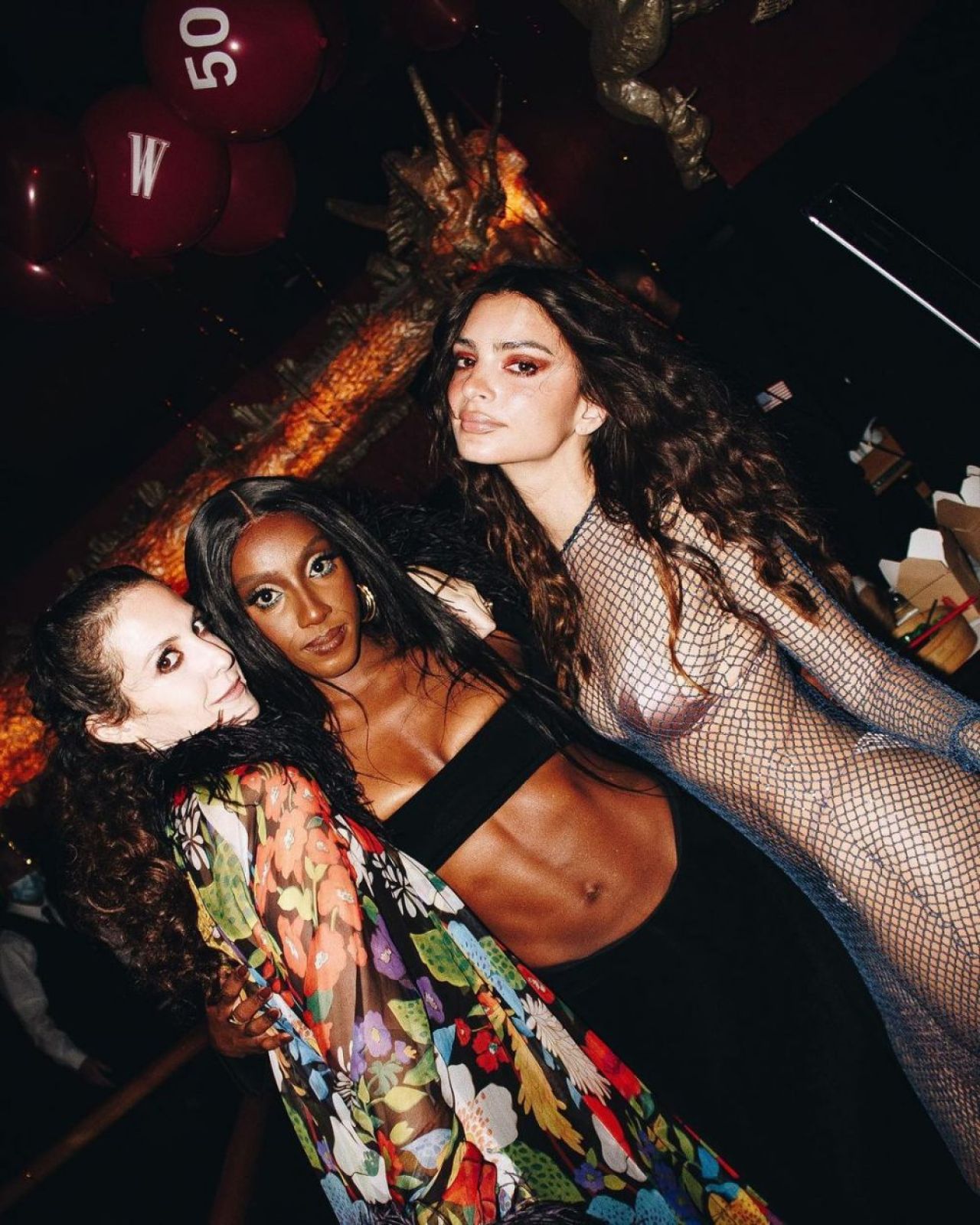 „Aș fi dată afară dacă aș purta asta eu!” Emily Ratajkowski și-a înnebunit fanii cu ultima apariție! Rochia cu care părea ca și dezbrăcată _69
