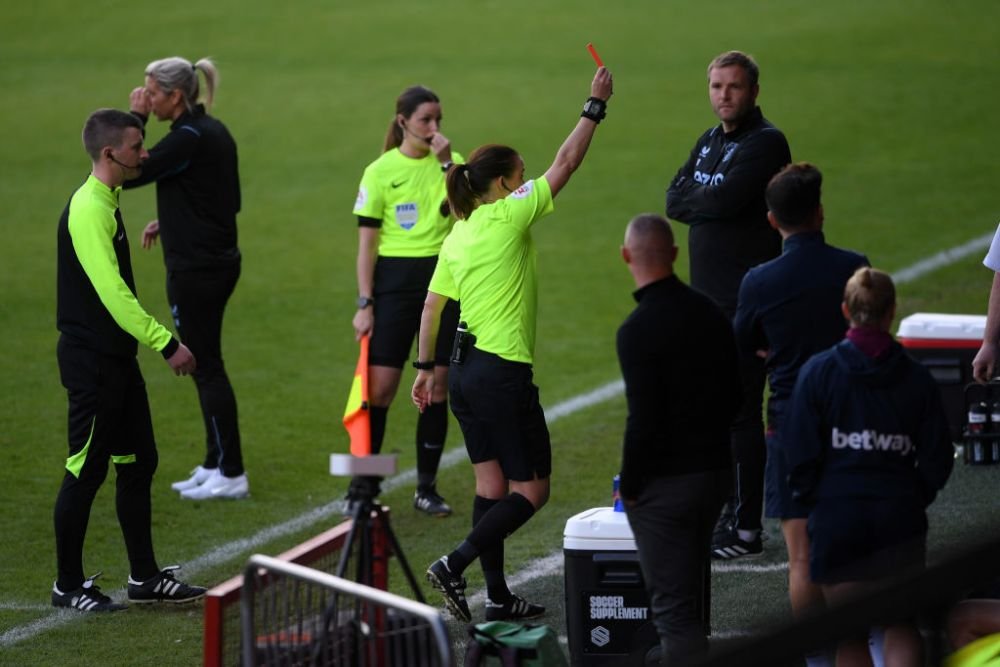 Fotbal sau box?! Scene șocante în prima ligă engleză: au sărit la bătaie în timpul meciului _11