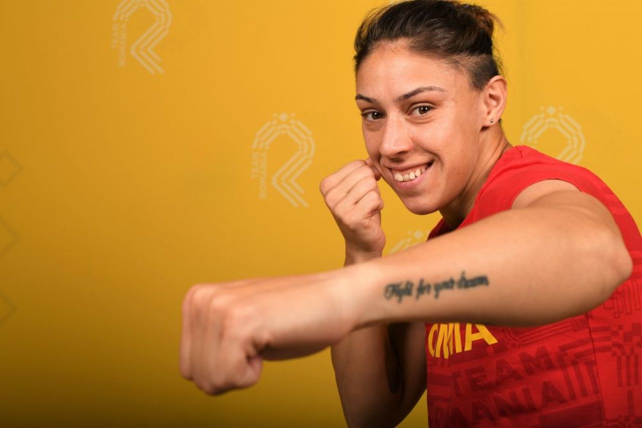 Rafală de pumni! Claudia Nechita s-a calificat în sferturile Mondialului din Muntenegru. Programul fetelor lui Adrian Lăcătuș_1