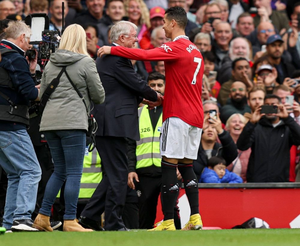 Sir Alex Ferguson, din nou pe gazonul de pe Old Trafford! Revedere emoționantă cu Cristiano Ronaldo_3