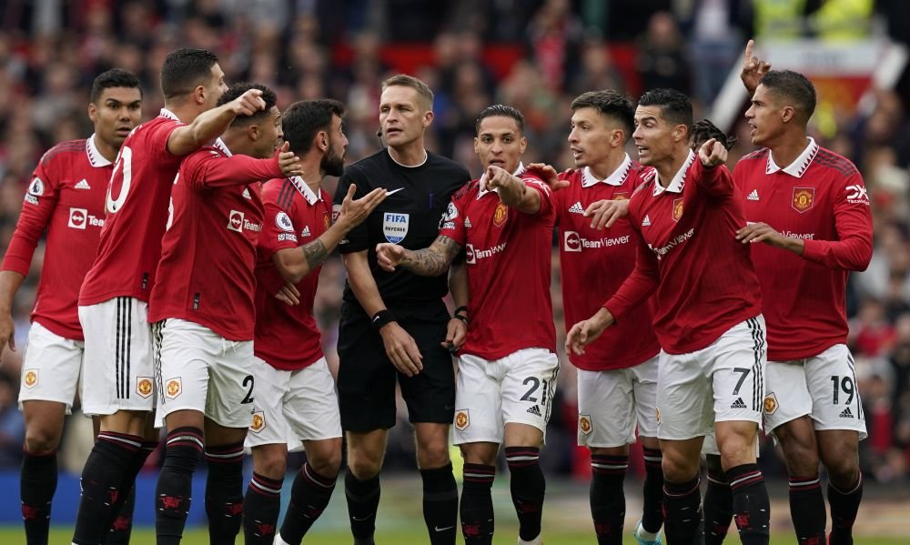 Fază bizară în Premier League! Ronaldo i-a luat mingea portarului și a marcat, dar a văzut galben și golul a fost anulat_12
