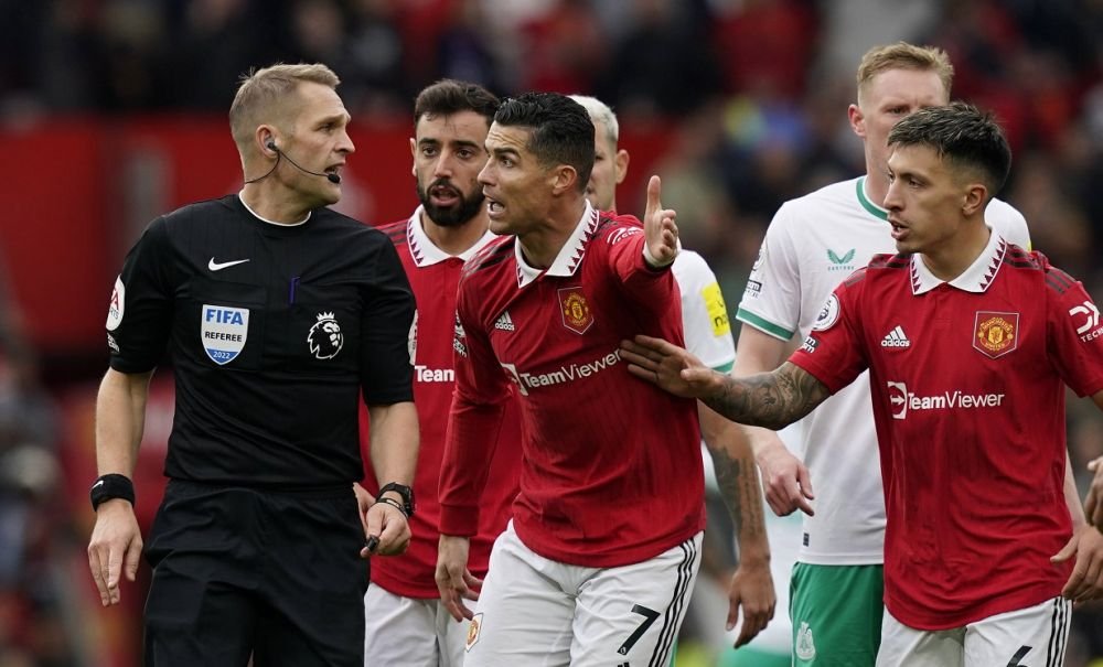 Fază bizară în Premier League! Ronaldo i-a luat mingea portarului și a marcat, dar a văzut galben și golul a fost anulat_13
