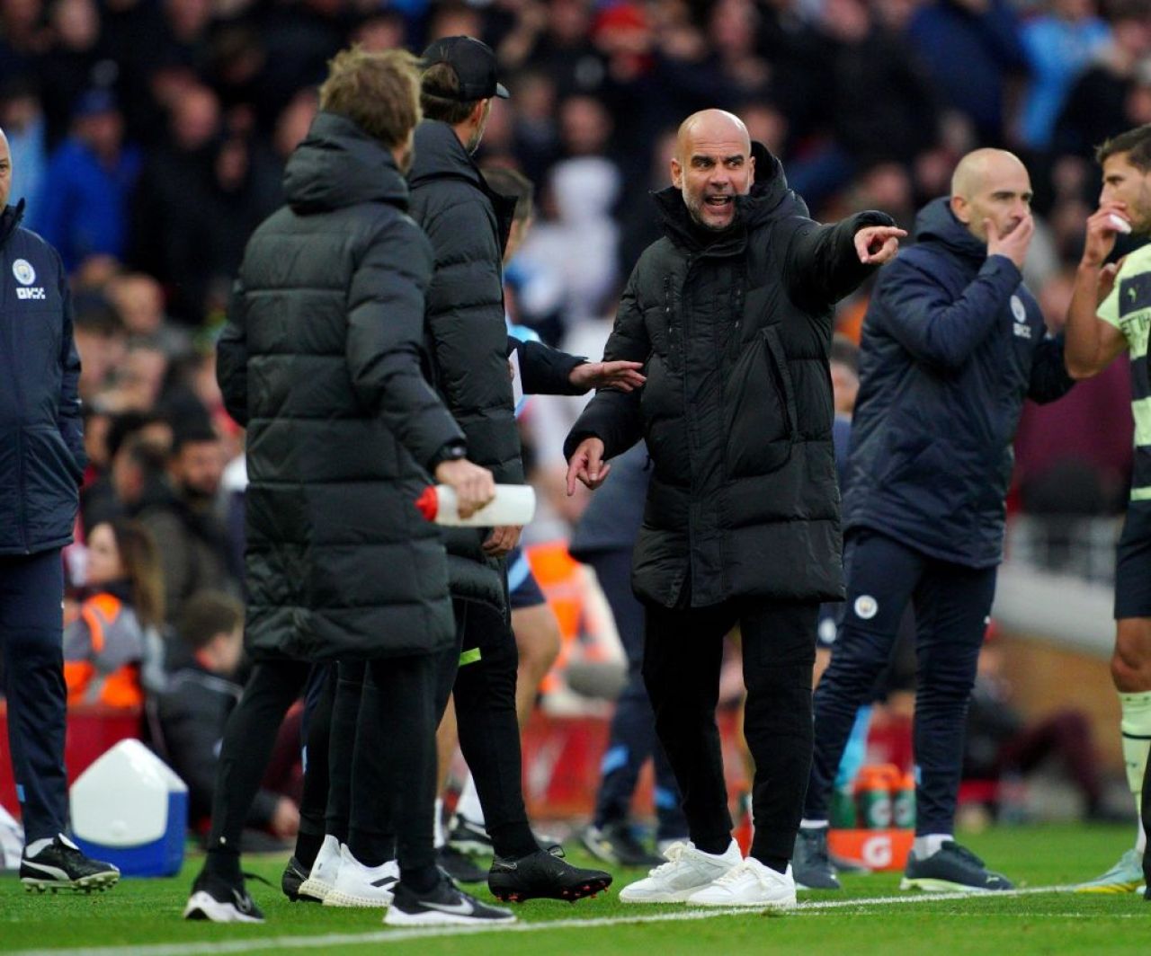 Pep Guardiola, criză de nervi după golul anulat lui Manchester City! Antrenorul a început să-i provoace pe fanii lui Liverpool_7