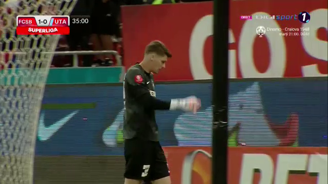 Show pirotehnic pe Arena Națională, la FCSB - UTA. Câte minute a întrerupt centralul meciul după ce 