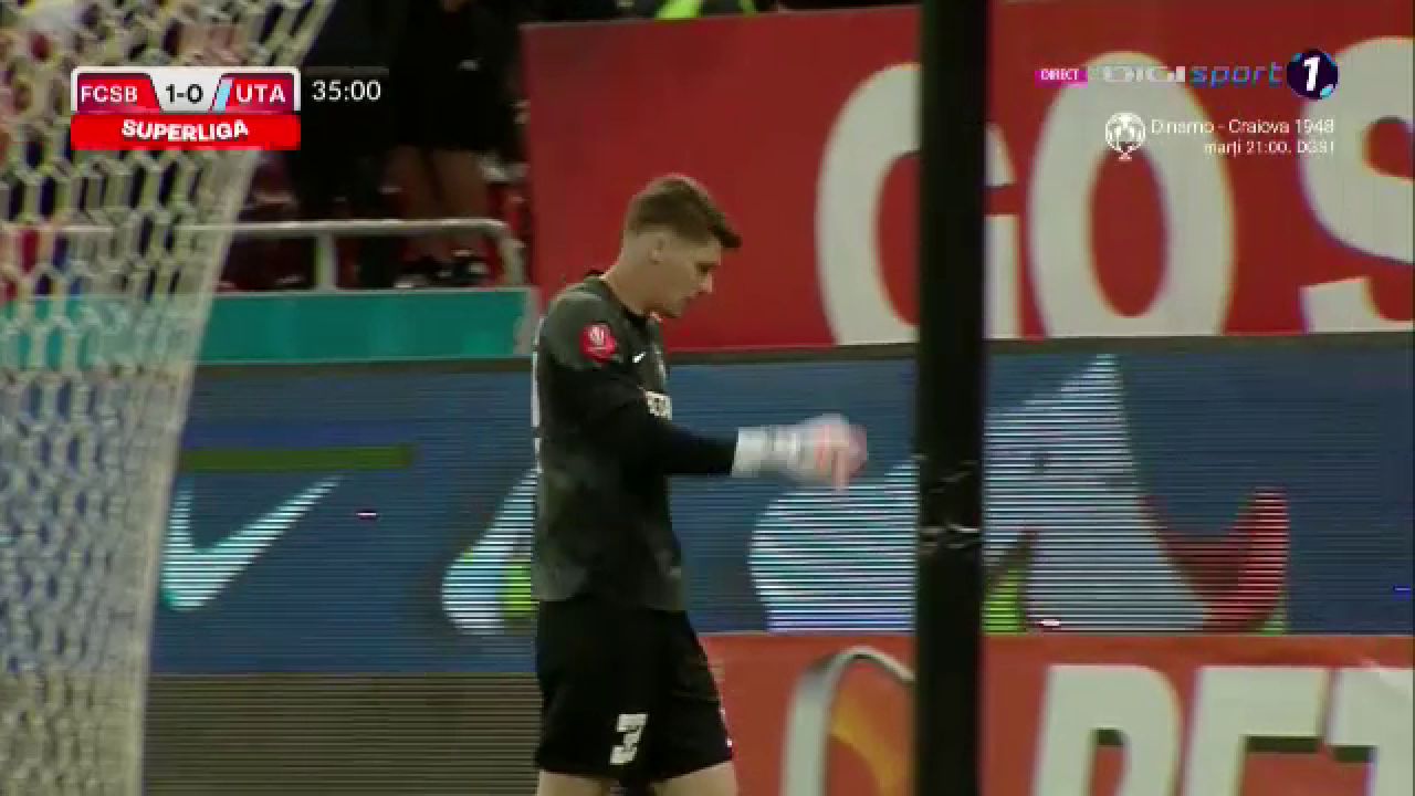 Show pirotehnic pe Arena Națională, la FCSB - UTA. Câte minute a întrerupt centralul meciul după ce