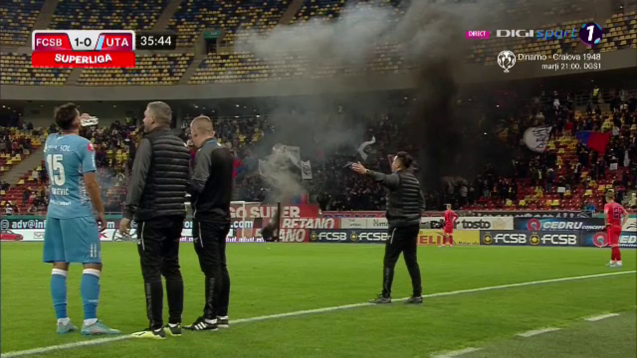 Show pirotehnic pe Arena Națională, la FCSB - UTA. Câte minute a întrerupt centralul meciul după ce