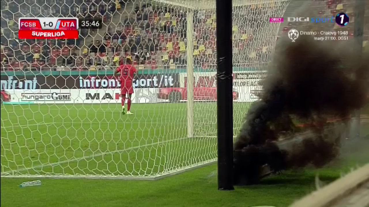 Show pirotehnic pe Arena Națională, la FCSB - UTA. Câte minute a întrerupt centralul meciul după ce
