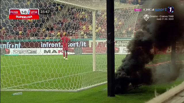 Show pirotehnic pe Arena Națională, la FCSB - UTA. Câte minute a întrerupt centralul meciul după ce 
