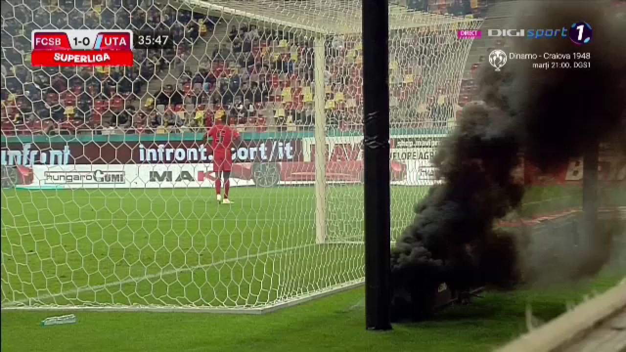 Show pirotehnic pe Arena Națională, la FCSB - UTA. Câte minute a întrerupt centralul meciul după ce
