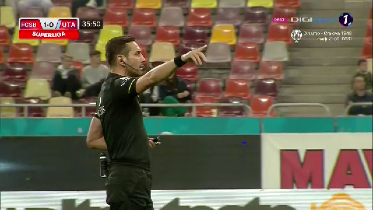 Show pirotehnic pe Arena Națională, la FCSB - UTA. Câte minute a întrerupt centralul meciul după ce