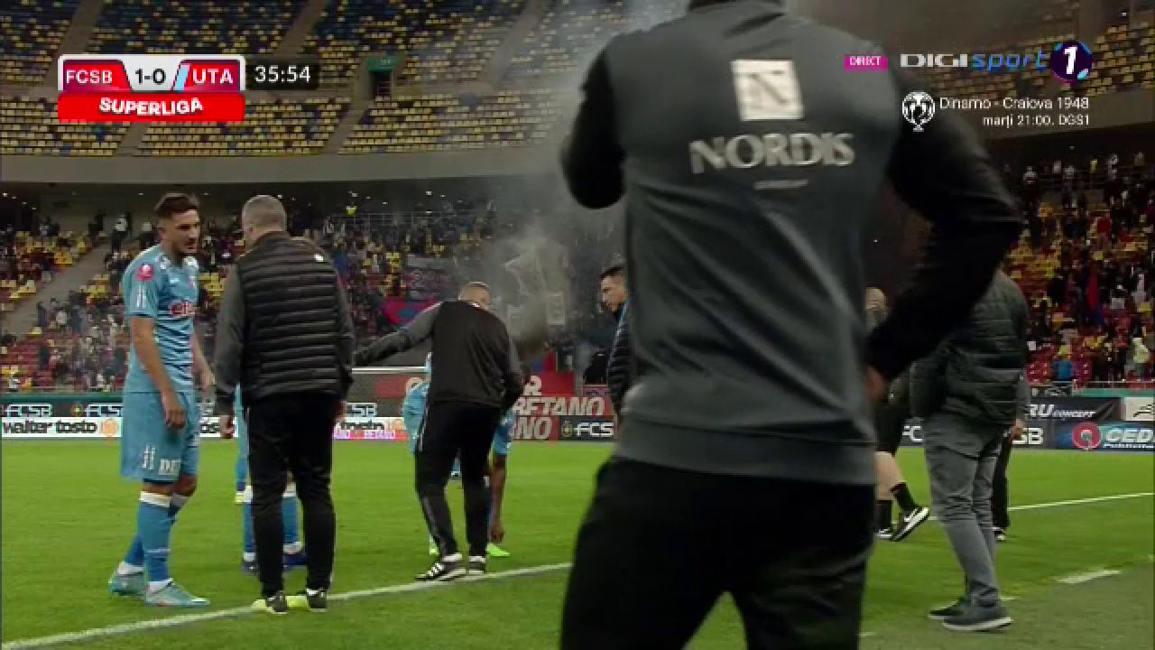 Show pirotehnic pe Arena Națională, la FCSB - UTA. Câte minute a întrerupt centralul meciul după ce