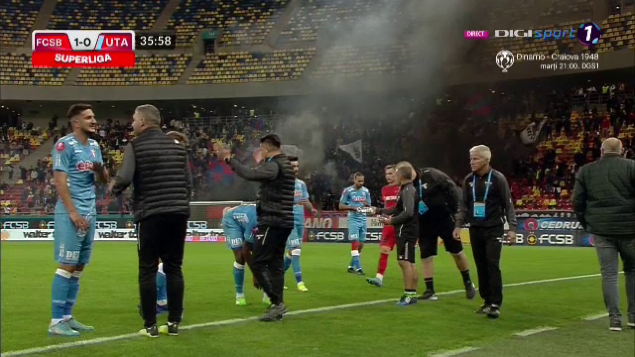 Show pirotehnic pe Arena Națională, la FCSB - UTA. Câte minute a întrerupt centralul meciul după ce