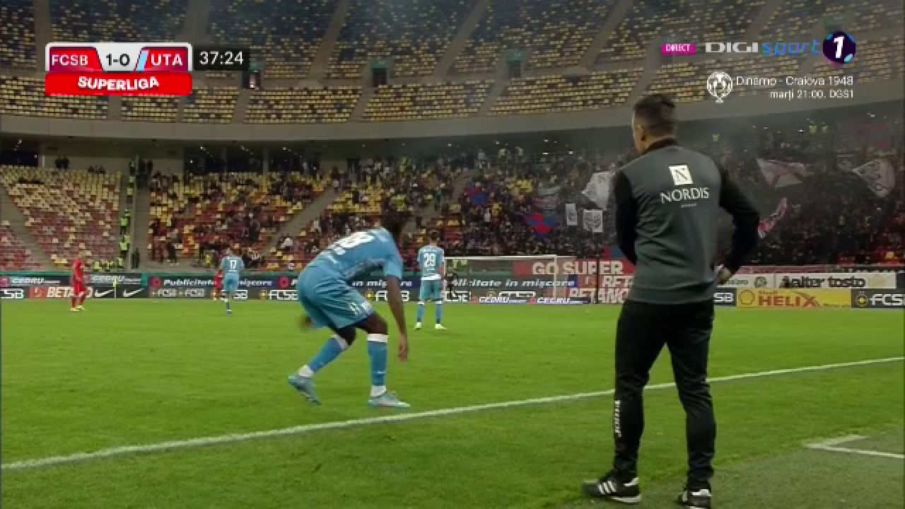 Show pirotehnic pe Arena Națională, la FCSB - UTA. Câte minute a întrerupt centralul meciul după ce