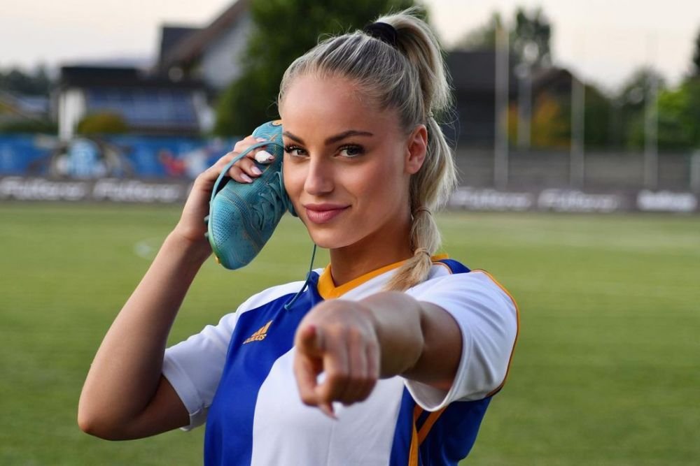 Fotbalista care a uimit o lume întreagă cu frumusețea ei răvășitoare! Cine e Ana Maria Markovic_32