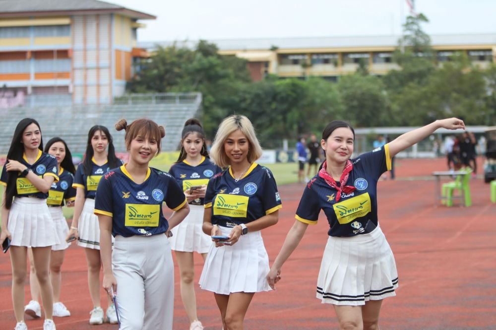 Șmecher printre majorete! Cum a înscris un atacant român în campionatul din Thailanda_2