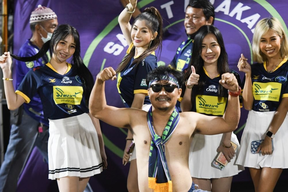 Șmecher printre majorete! Cum a înscris un atacant român în campionatul din Thailanda_15