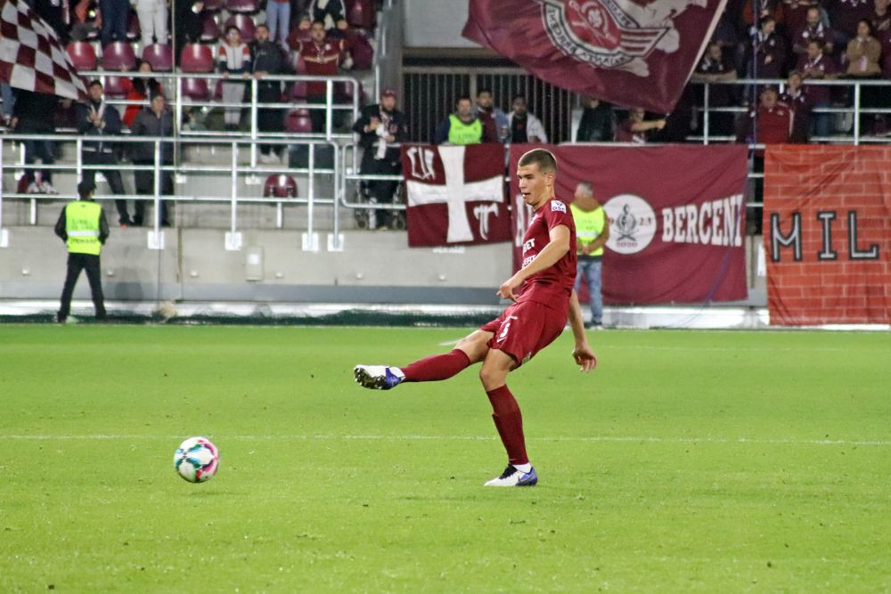 Cine sunt puștii care au debutat aseară la Rapid. Un stoper născut la Chișinău și extrema considerată 