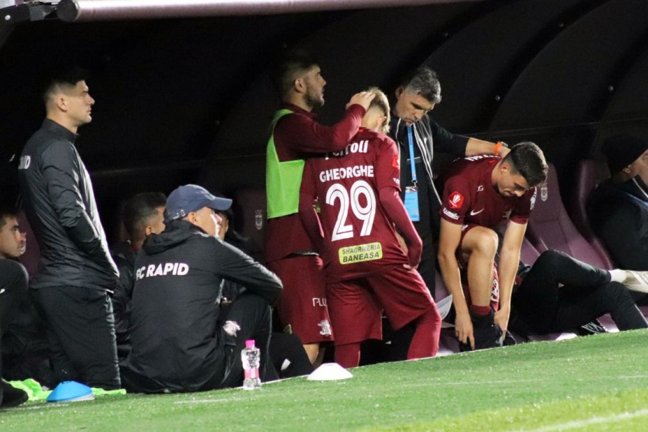 Cine sunt puștii care au debutat aseară la Rapid. Un stoper născut la Chișinău și extrema considerată