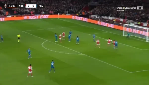 Arsenal - PSV 0 - 0 Xhaka șutează puțin pe l&acirc;ngă poartă
