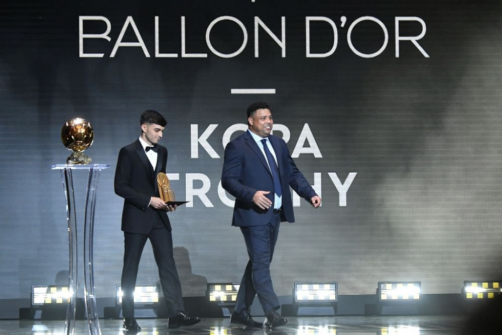 Gavi, puștiul de 'aur' al Barcelonei! Tânărul jucător a luat trofeul Golden Boy 2022! Două trofee într-o săptămână _3