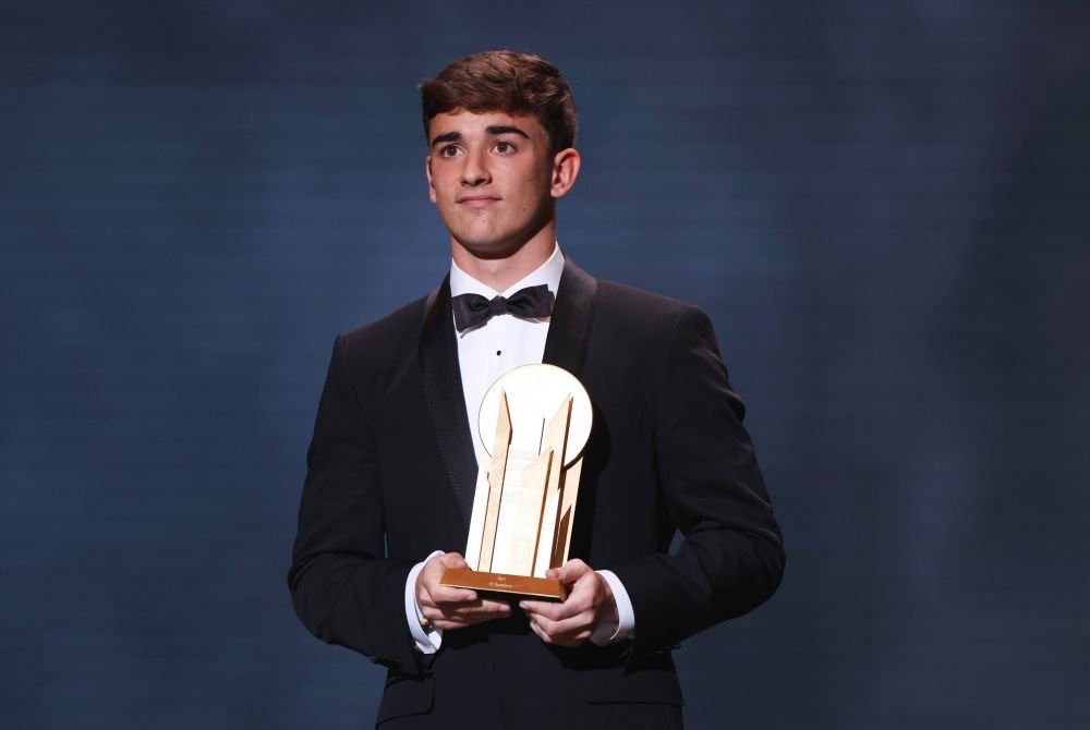 Gavi, puștiul de 'aur' al Barcelonei! Tânărul jucător a luat trofeul Golden Boy 2022! Două trofee într-o săptămână _7