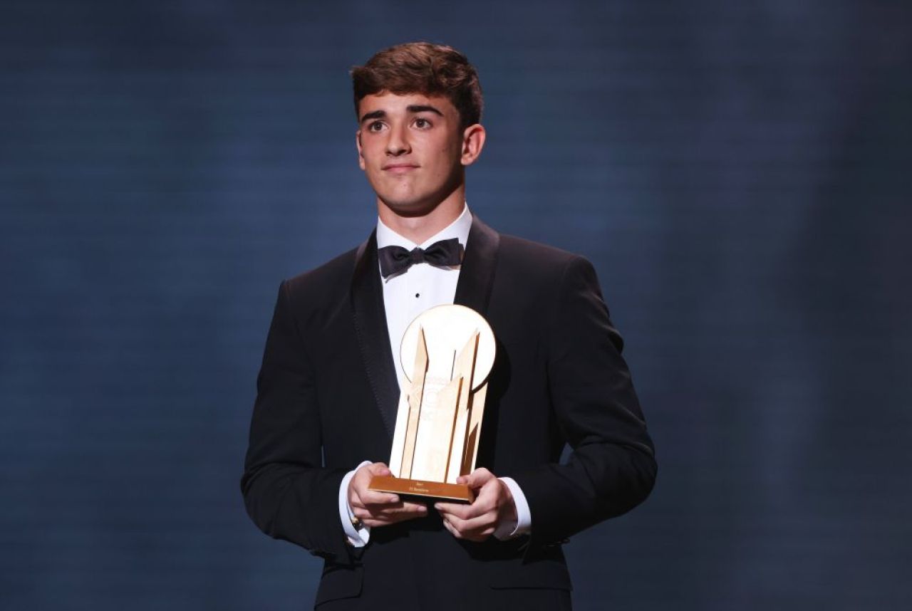 Gavi, puștiul de 'aur' al Barcelonei! Tânărul jucător a luat trofeul Golden Boy 2022! Două trofee într-o săptămână _7