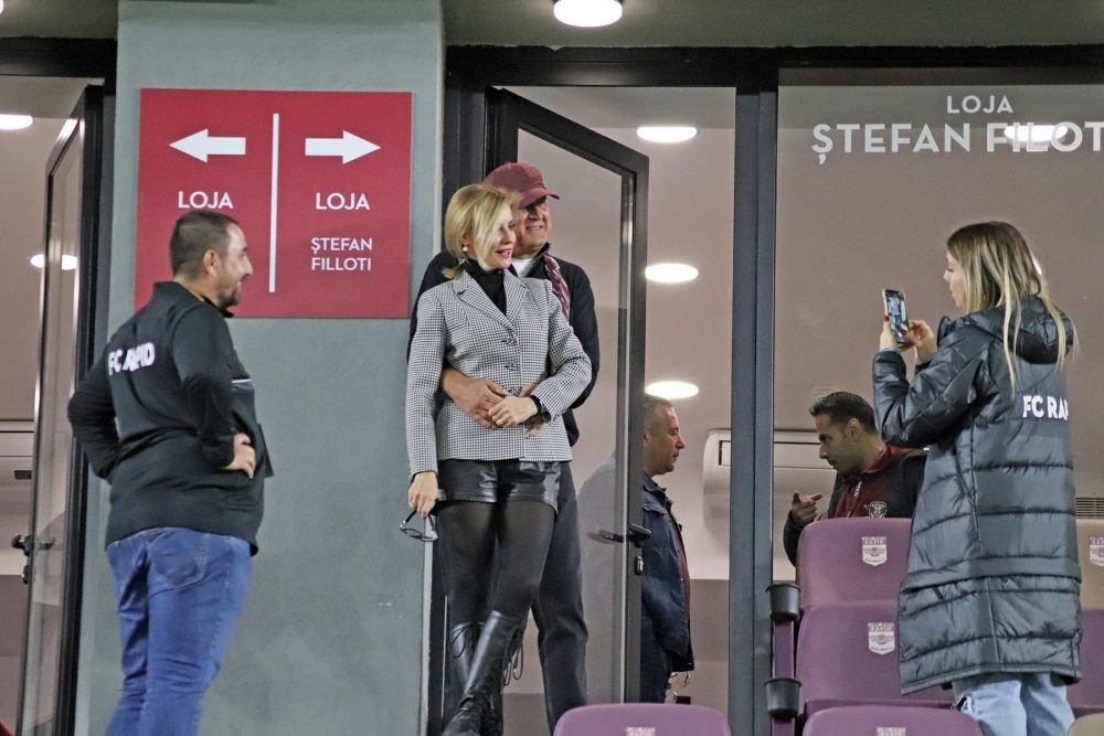 Cu familia la derby! Băieții lui Șucu au fost copii de mingi la meciul cu Farul_3