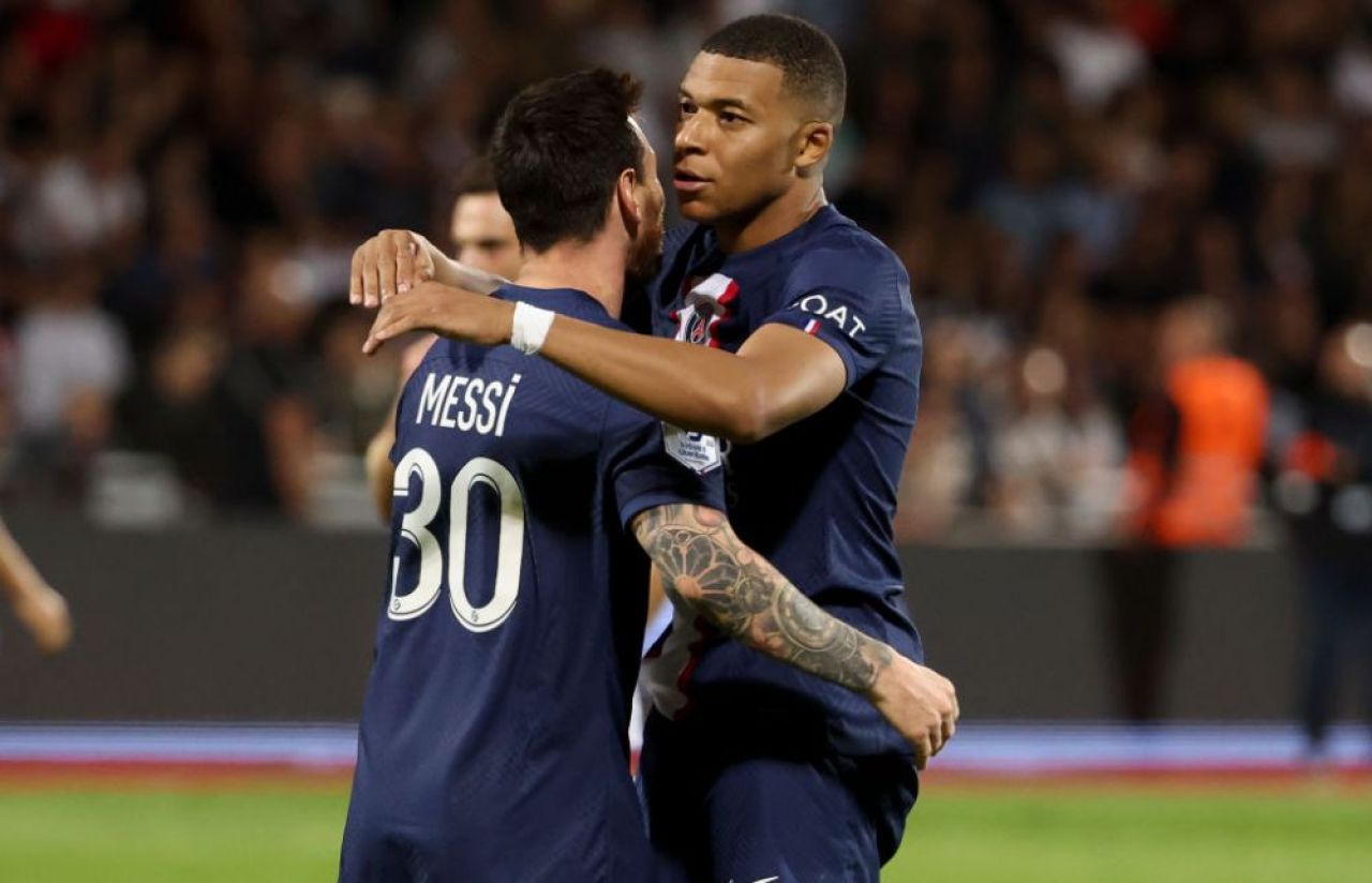 „E incredibil la ce am fost martori!” Rivalii se 'înclină' în fața lui Leo Messi! Trei fani au pătruns pe teren. Cum a reacționat argentinianul _2