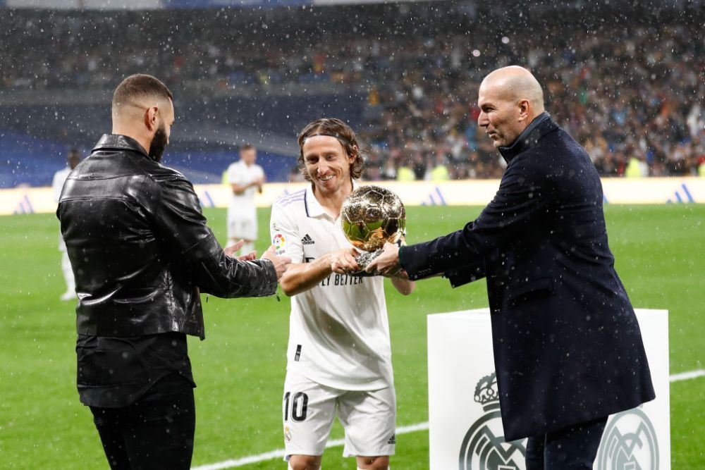 Karim Benzema a prezentat ”Balonul de Aur” pe ”Bernabeu”! Imagini de colecție cu atacantul lui Real Madrid_5