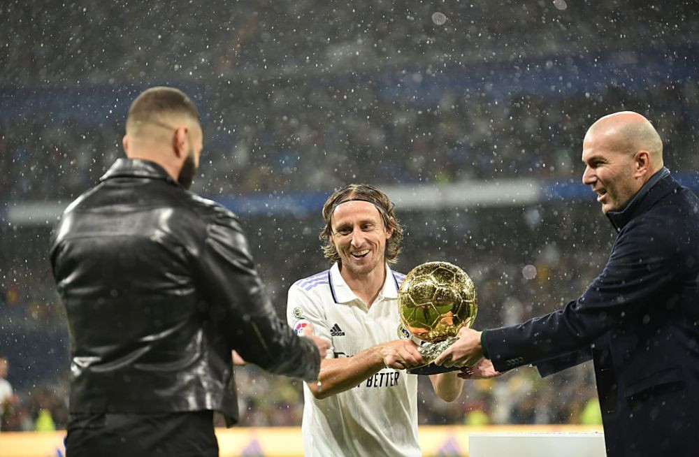 Karim Benzema a prezentat ”Balonul de Aur” pe ”Bernabeu”! Imagini de colecție cu atacantul lui Real Madrid_6