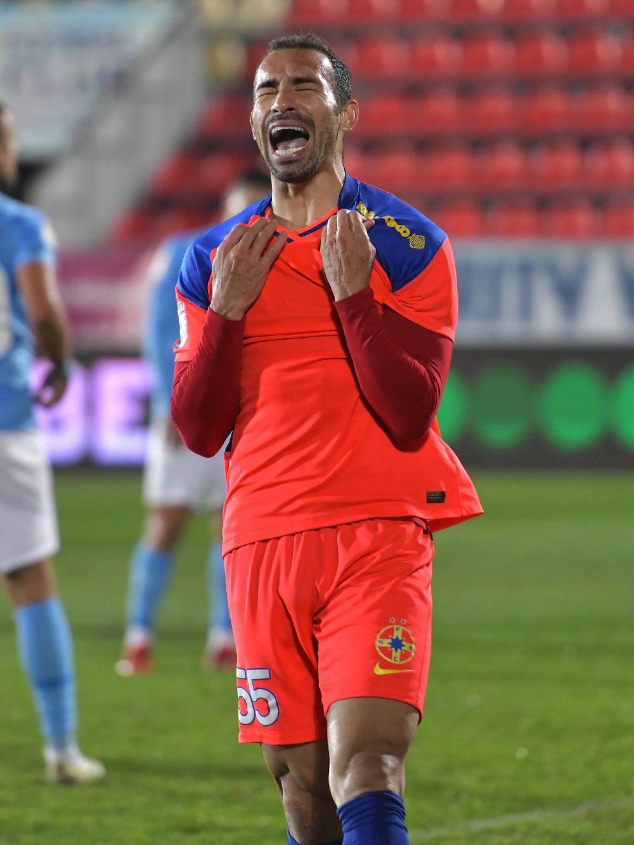 Dat afară de FCSB, nu și-a găsit echipă nici până acum. Situația jucătorului despre care Becali zicea că e „prea bărbat”_2