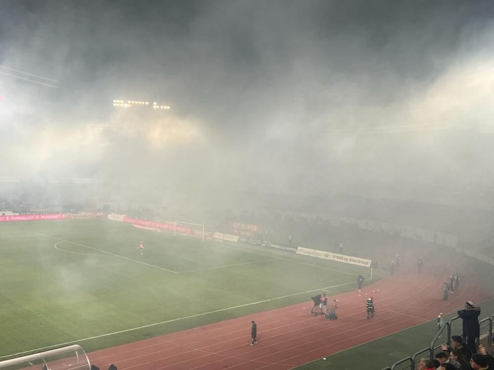 Derby pe teren, derby și &icirc;n tribune! Mesaje dure schimbate &icirc;ntre fanii lui U Cluj și cei ai campioanei CFR
