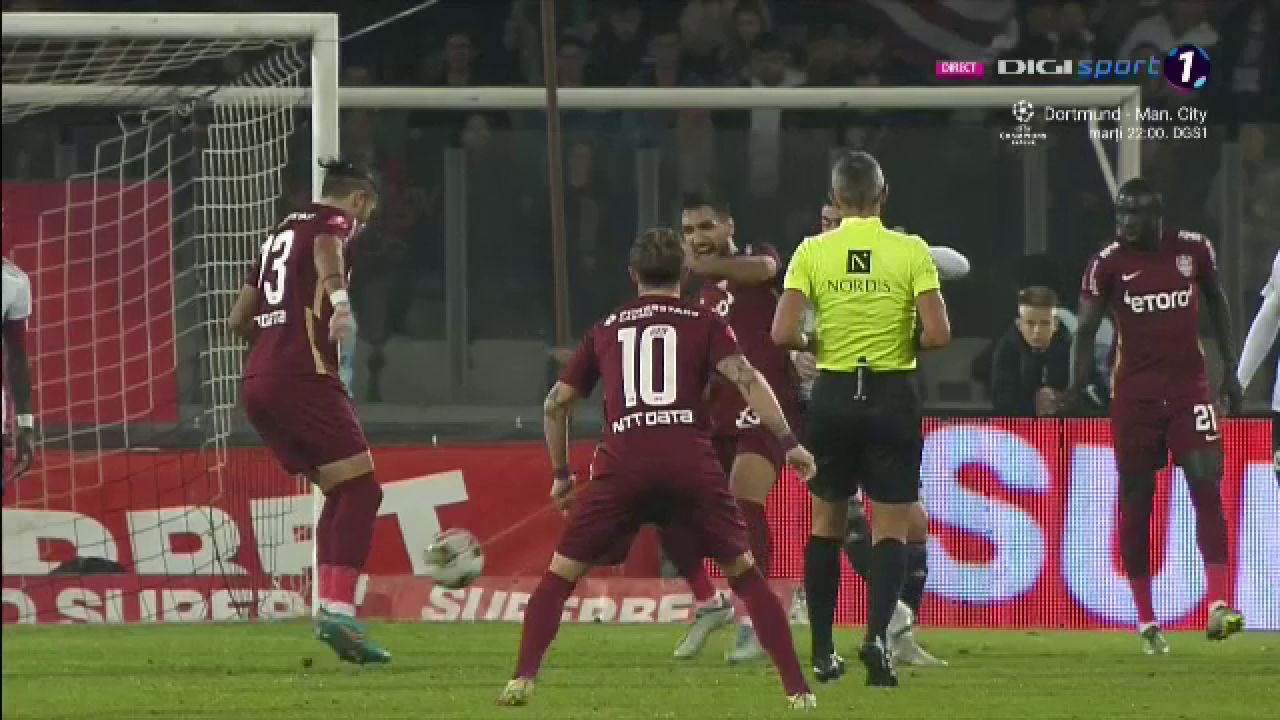 Opinia specialistului după penalty-ul controversat din U Cluj - CFR Cluj 1-2_4