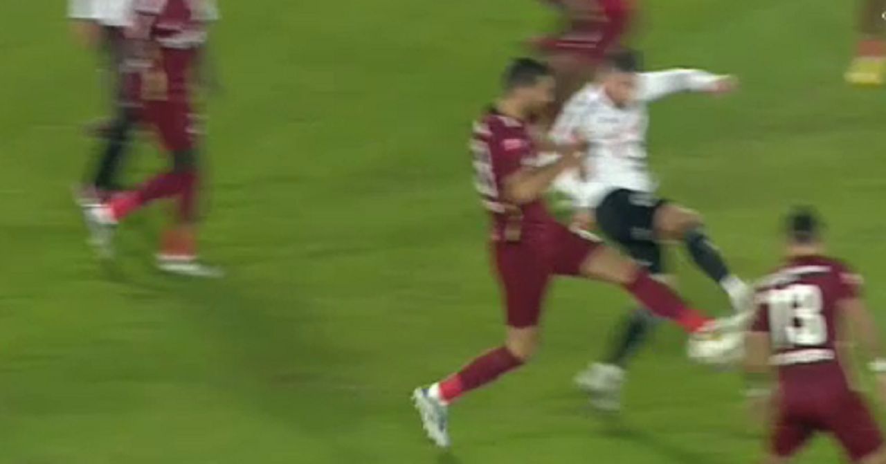 Opinia specialistului după penalty-ul controversat din U Cluj - CFR Cluj 1-2_7