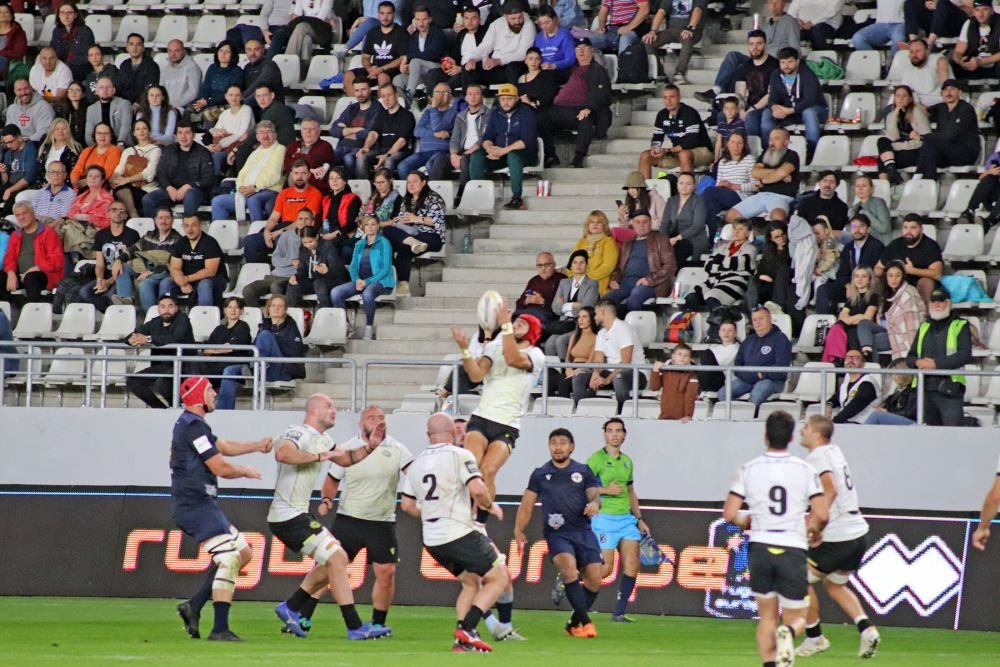 Ce tertip a folosit Federația de Rugby, pentru a părea la TV că sunt mai mulți oameni la meciul Wolves - Black Lion_7