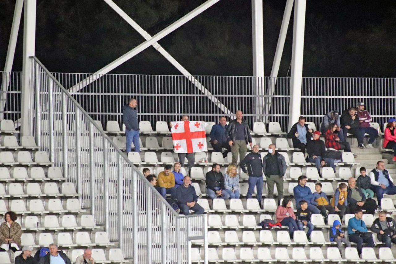Ce tertip a folosit Federația de Rugby, pentru a părea la TV că sunt mai mulți oameni la meciul Wolves - Black Lion_9