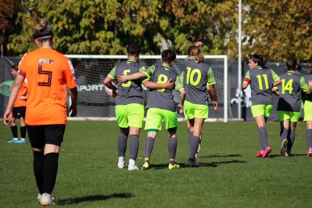 Vulpițele Galbene sunt niște fiare! Victorie cu 7-0 în ultima etapă de campionat_27