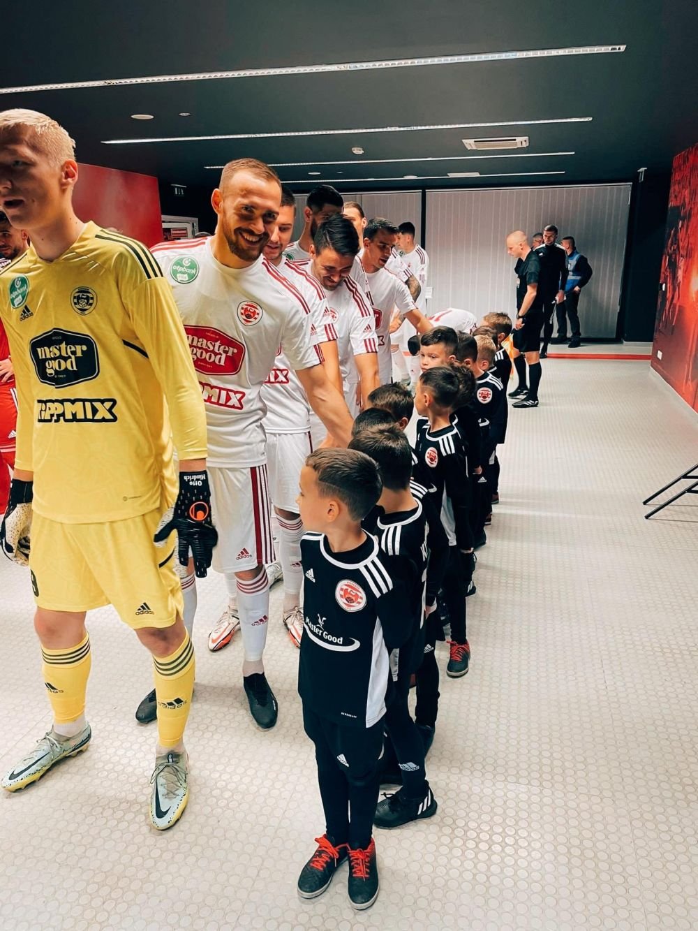 Autogol de zile mari al lui Otto Hindrich, portarul titular al naționalei noastre de tineret!_3