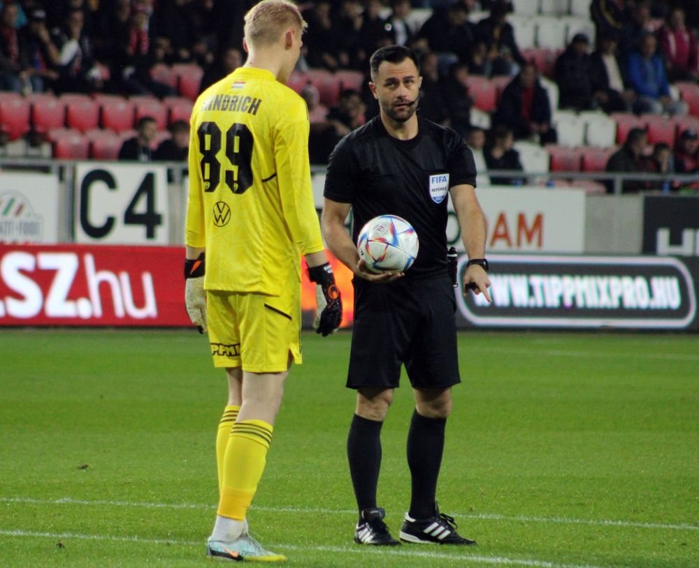 Autogol de zile mari al lui Otto Hindrich, portarul titular al naționalei noastre de tineret!_4
