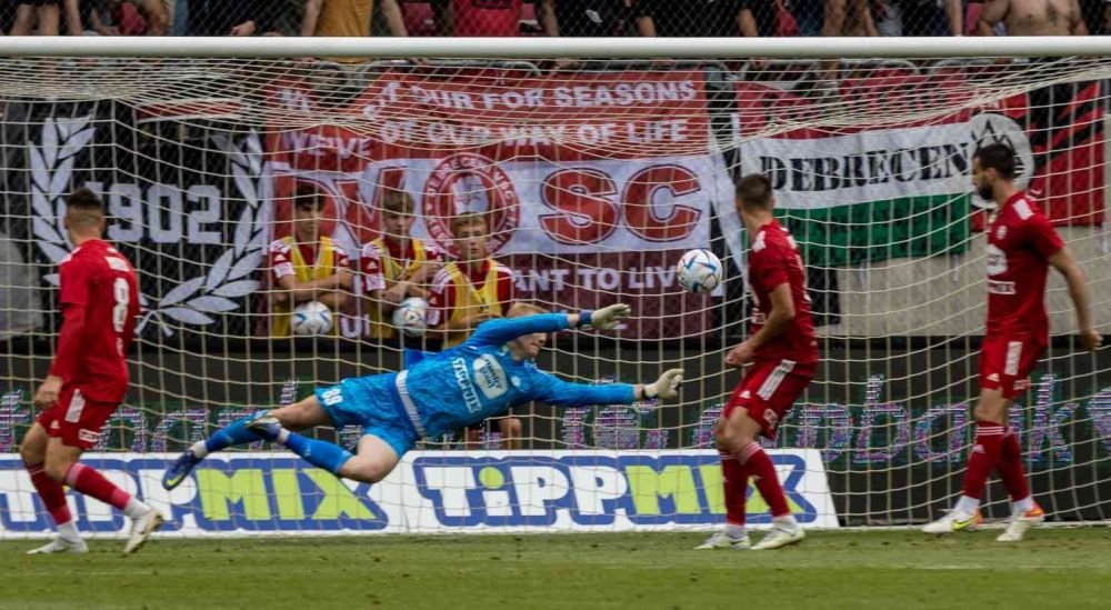 Autogol de zile mari al lui Otto Hindrich, portarul titular al naționalei noastre de tineret!_12