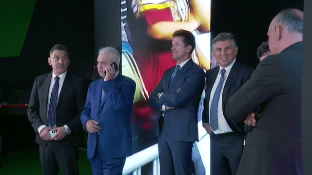 Gică Popescu și-a expus tricourile la Muzeul Fotbalului! „Am 200, am lăsat doar cinci aici” Ce a transmis fotbalistul din Generația de Aur a României_10